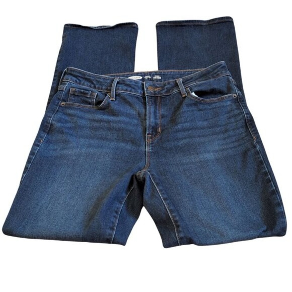 Old Navy Jeans Women s size 10 Dark Wash Kicker Book Cut in a 5 pocket design